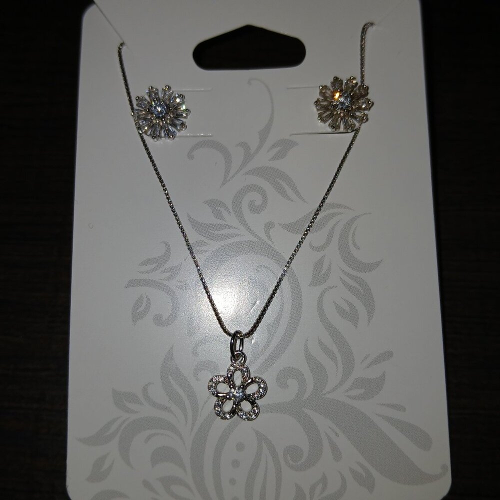 Silver Tone Crystal Flower Necklace & Earring Set